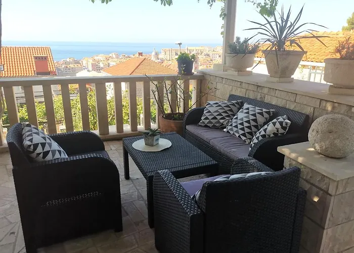City Center Apartment - Terrace & Possible Parking